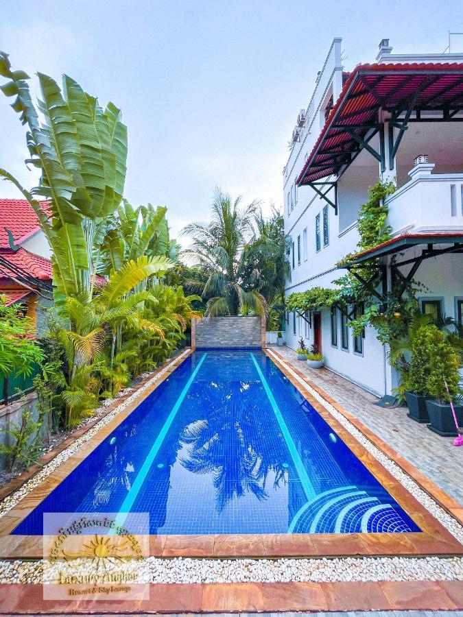 Luxury Angkor Resort & Sky Lounge Сіємреап Екстер'єр фото