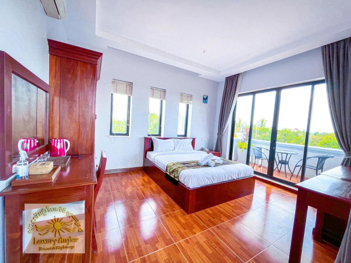 Luxury Angkor Resort & Sky Lounge Сіємреап Екстер'єр фото
